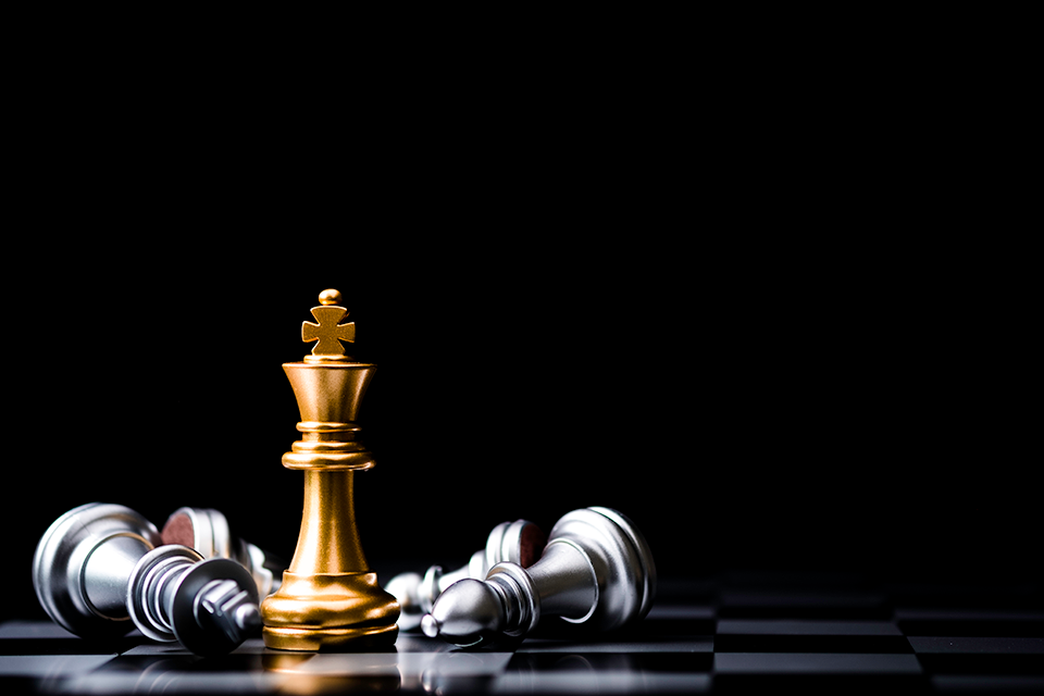stand-golden-king-chess-fallen-silver-king-chess-winner-business-competition-marketing-strategy-planing-concept